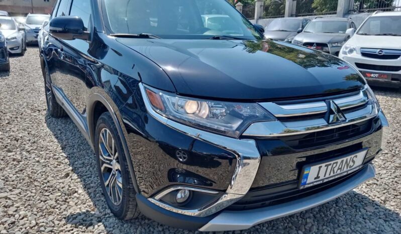 Mitsubishi Outlander SE full