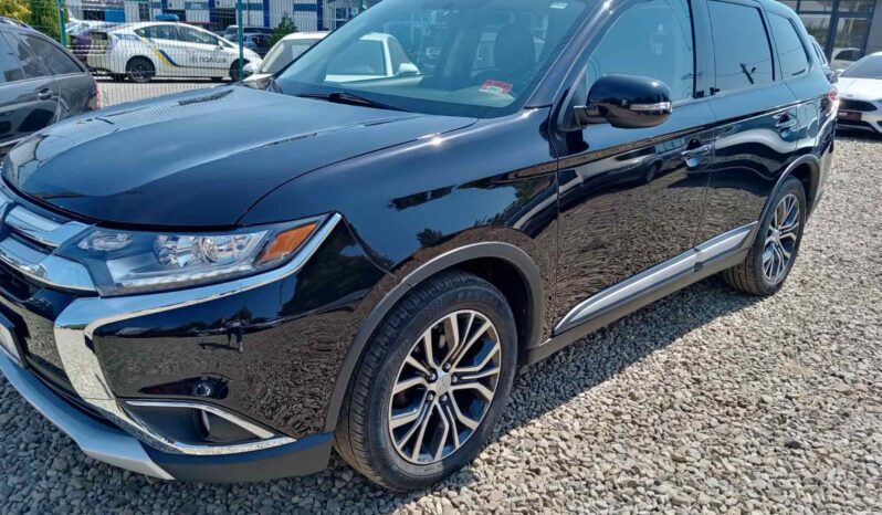 Mitsubishi Outlander SE full