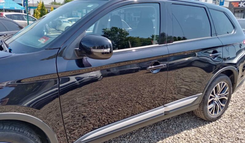 Mitsubishi Outlander SE full