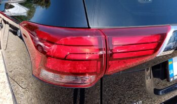Mitsubishi Outlander SE full