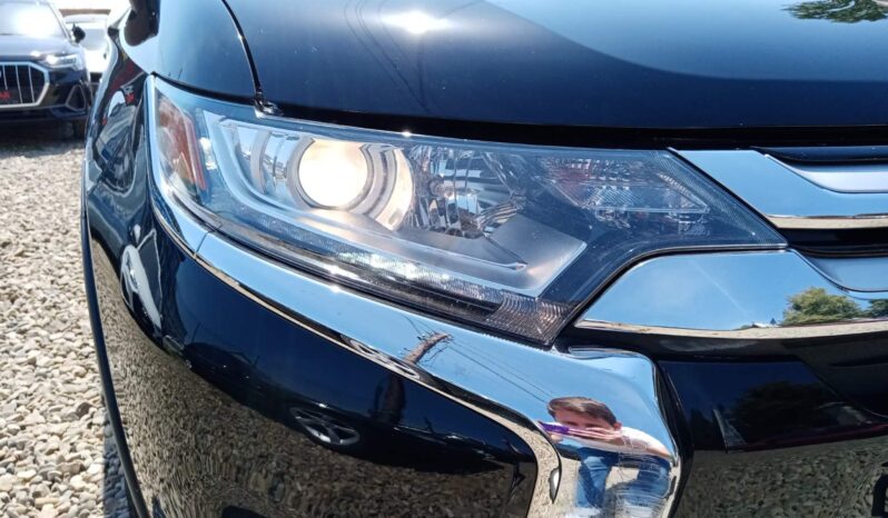 Mitsubishi Outlander SE full