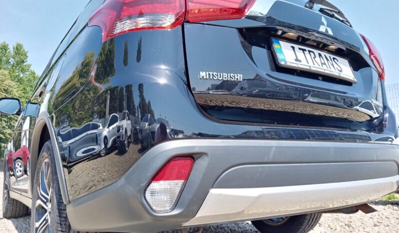 Mitsubishi Outlander SE full