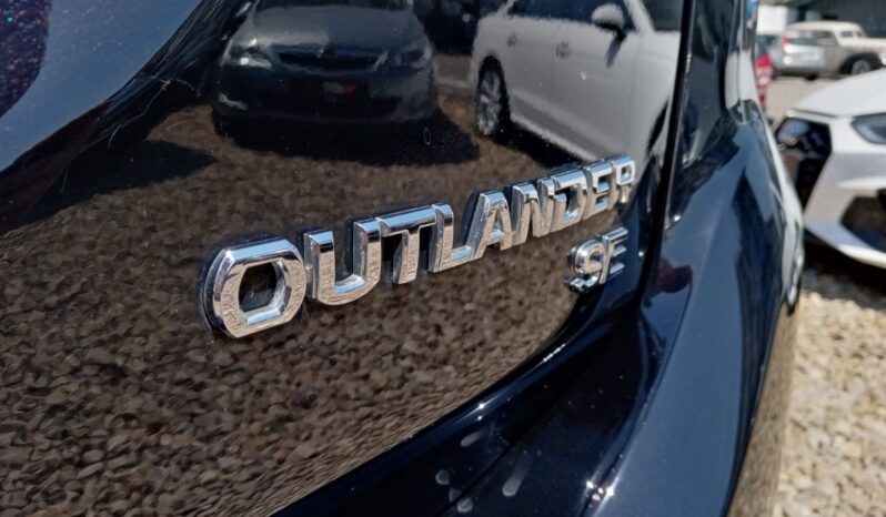 Mitsubishi Outlander SE full