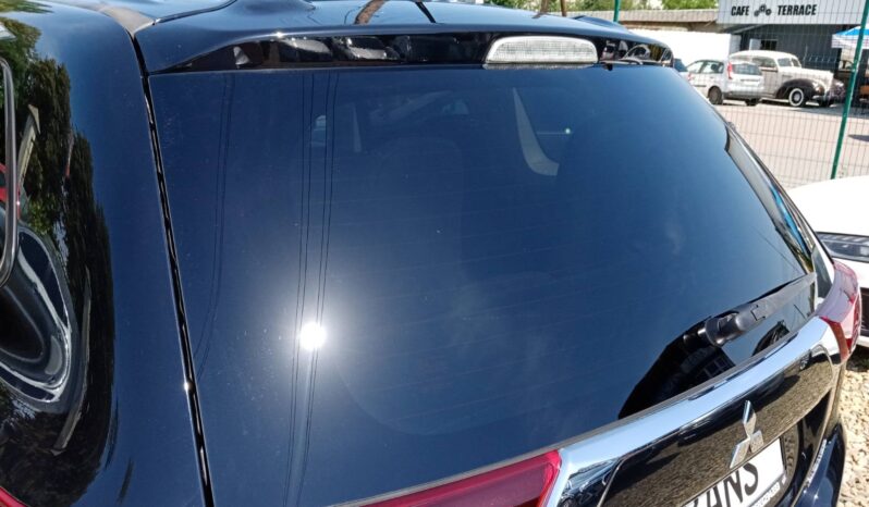 Mitsubishi Outlander SE full
