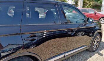Mitsubishi Outlander SE full