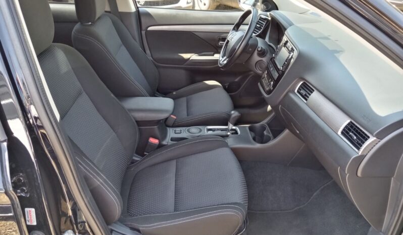 Mitsubishi Outlander SE full