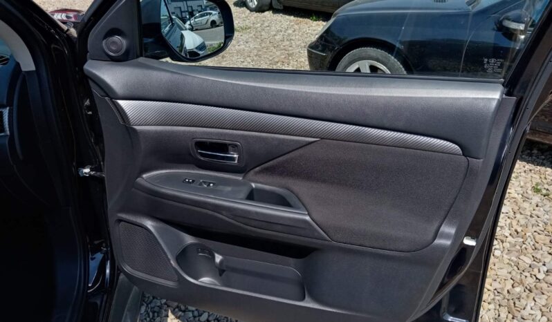 Mitsubishi Outlander SE full