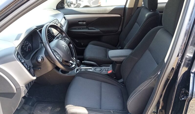 Mitsubishi Outlander SE full