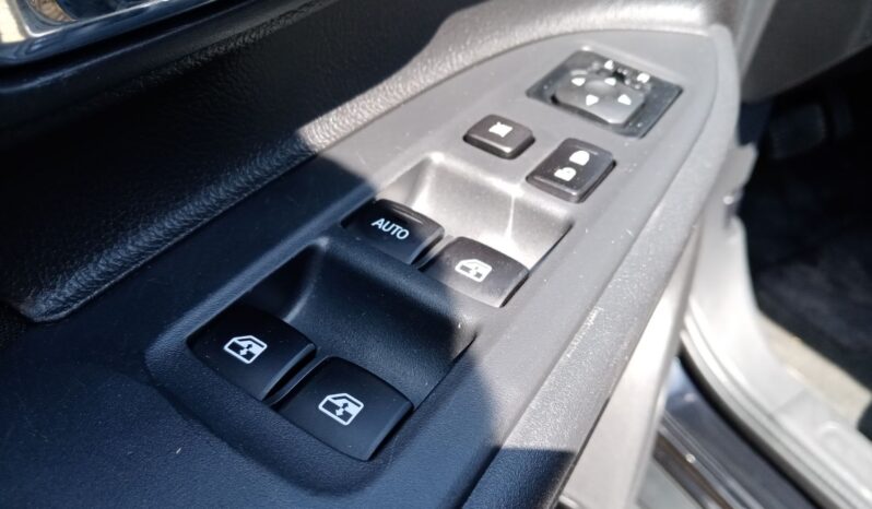 Mitsubishi Outlander SE full