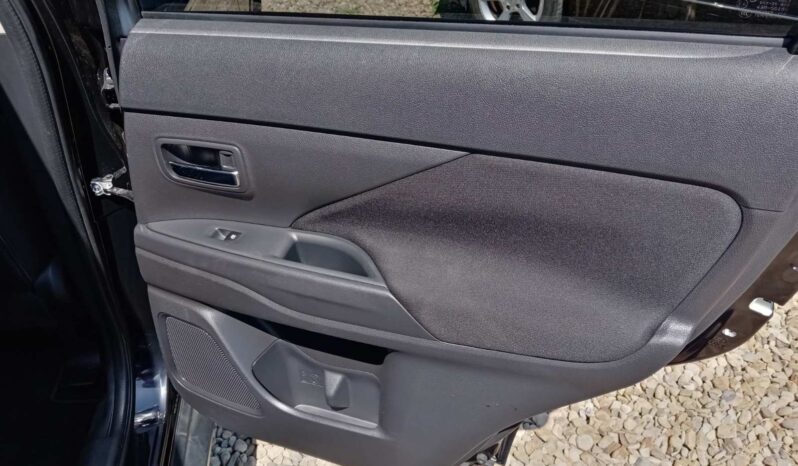 Mitsubishi Outlander SE full