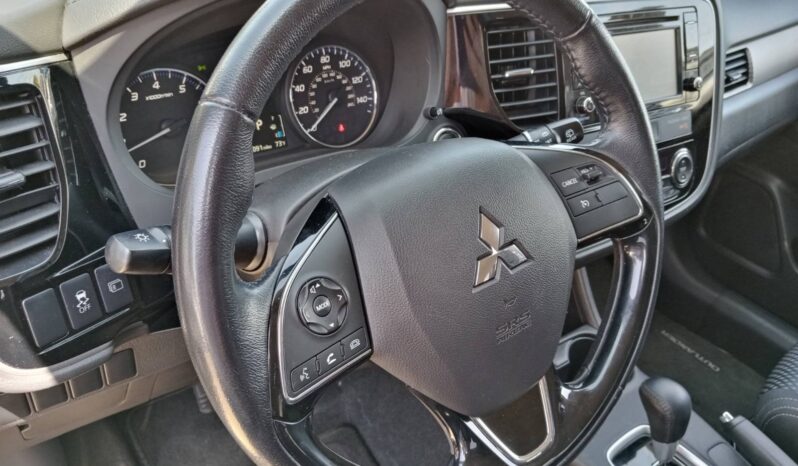 Mitsubishi Outlander SE full