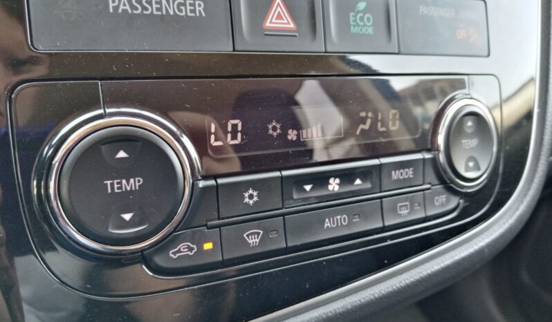 Mitsubishi Outlander SE full