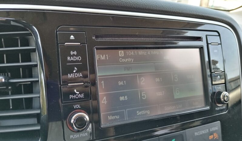 Mitsubishi Outlander SE full