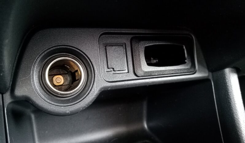 Mitsubishi Outlander SE full