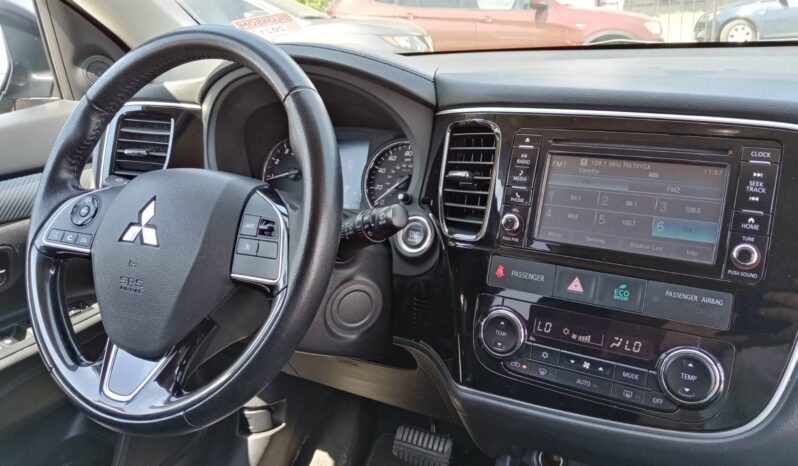 Mitsubishi Outlander SE full