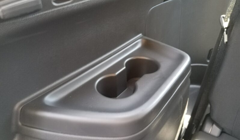Mitsubishi Outlander SE full